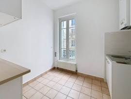 
                                                                                        Location
                                                                                         Rond point du souvenir Français : 2 pièces de 36m²