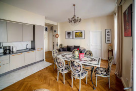 
                                                                                        Vente
                                                                                         Rue de France Proche carré d'or 4 pieces rénové et meublé