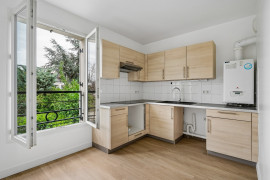 
                                                                                        Vente
                                                                                         Rueil Malmaison - Appartement 4 pièces avec balcon