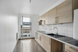 
                                                                                        Vente
                                                                                         Rueil Malmaison - Appartement 4 pièces avec balcon