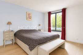 
                                                                                        Vente
                                                                                         RUEIL-MALMAISON - HYPER CENTRE - MAISON - 7 PIECES