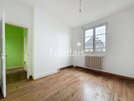 
                                                                                        Vente
                                                                                         SAINT JEAN D'ELLE - Bourg - Maison à rénover avec fort poten