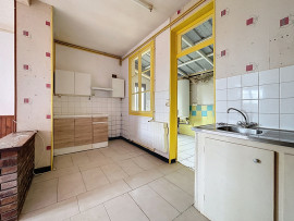 
                                                                                        Vente
                                                                                         SAINT JEAN D'ELLE - Bourg - Maison à rénover avec fort poten