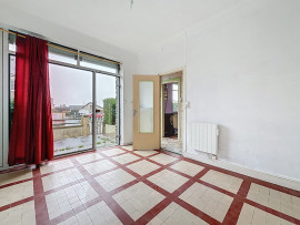 
                                                                                        Vente
                                                                                         SAINT JEAN D'ELLE - Bourg - Maison à rénover avec fort poten