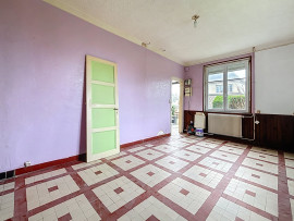 
                                                                                        Vente
                                                                                         SAINT JEAN D'ELLE - Bourg - Maison à rénover avec fort poten