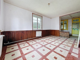 
                                                                                        Vente
                                                                                         SAINT JEAN D'ELLE - Bourg - Maison à rénover avec fort poten