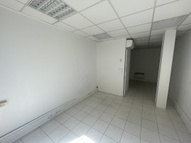 
                                                                                        Location
                                                                                         SAINT-LAURENT-DU-VAR - Local commercial