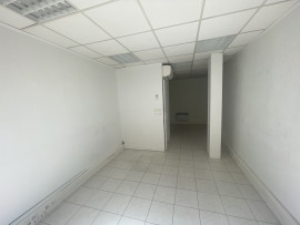 
                                                                                        Location
                                                                                         SAINT-LAURENT-DU-VAR - Local commercial