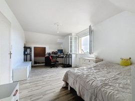 
                                                                                        Vente
                                                                                          Saint-Lô - Maison familiale - sous-sol complet -  proche li