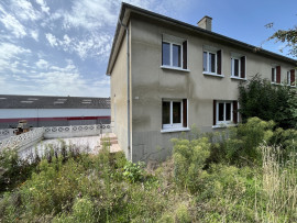 
                                                                                        Vente
                                                                                         SAINT LO - Proximité du Centre-Ville et des bus