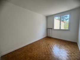 
                                                                                        Vente
                                                                                         Saint-Maur 3 pièces avec parking et cave