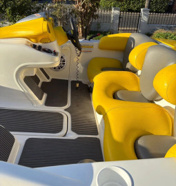 
                                                                                        Bateau à moteur
                                                                                         Seadoo Sportster : Le Jet Boat