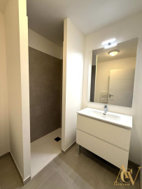 
                                                                                        Vente
                                                                                         Séduisant 3 pièces dernier étage Golfe St Tropez