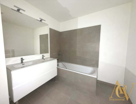 
                                                                                        Vente
                                                                                         Séduisant 3 pièces dernier étage Golfe St Tropez