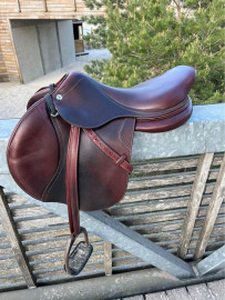 
                                                                                        Cheval
                                                                                         Selle