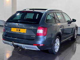 Voiture
                                                                                SKODA Octavia 2.0 TDI Scout Estate 5dr Diesel DSG 4WD Euro 6 (s/s) (184 ps)