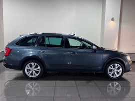 Voiture
                                                                                SKODA Octavia 2.0 TDI Scout Estate 5dr Diesel DSG 4WD Euro 6 (s/s) (184 ps)