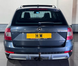 Voiture
                                                                                SKODA Octavia 2.0 TDI Scout Estate 5dr Diesel DSG 4WD Euro 6 (s/s) (184 ps)