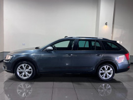 Voiture
                                                                                SKODA Octavia 2.0 TDI Scout Estate 5dr Diesel DSG 4WD Euro 6 (s/s) (184 ps)