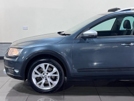 Voiture
                                                                                SKODA Octavia 2.0 TDI Scout Estate 5dr Diesel DSG 4WD Euro 6 (s/s) (184 ps)