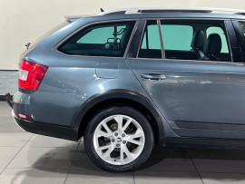Voiture
                                                                                SKODA Octavia 2.0 TDI Scout Estate 5dr Diesel DSG 4WD Euro 6 (s/s) (184 ps)