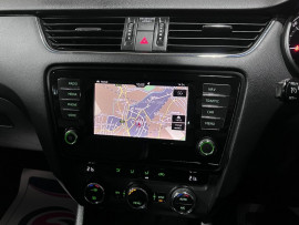 Voiture
                                                                                SKODA Octavia 2.0 TDI Scout Estate 5dr Diesel DSG 4WD Euro 6 (s/s) (184 ps)