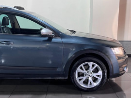 Voiture
                                                                                SKODA Octavia 2.0 TDI Scout Estate 5dr Diesel DSG 4WD Euro 6 (s/s) (184 ps)