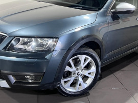 Voiture
                                                                                SKODA Octavia 2.0 TDI Scout Estate 5dr Diesel DSG 4WD Euro 6 (s/s) (184 ps)