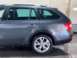 Voiture
                                                                                SKODA Octavia 2.0 TDI Scout Estate 5dr Diesel DSG 4WD Euro 6 (s/s) (184 ps)