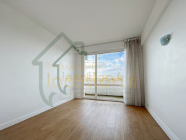 
                                                                                        Location
                                                                                         Spacieux T5 dans résidence prisée avec balcons