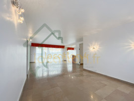 
                                                                                        Location
                                                                                         Spacieux T5 dans résidence prisée avec balcons