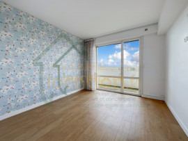 
                                                                                        Location
                                                                                         Spacieux T5 dans résidence prisée avec balcons