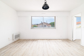 
                                                                                        Location
                                                                                         ST LAURENT DU VAR - CENTRE / Bureaux à louer de 40 m²