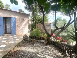 Vente
St Laurent du Var - Haut de villa 135m2 - Grandes terrasses - Dépendance - Vue mer