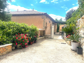 Vente
St Laurent du Var - Haut de villa 135m2 - Grandes terrasses - Dépendance - Vue mer