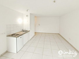
                                                                                        Vente
                                                                                         Studio 1 pièce, immeuble de 2014, parking