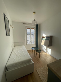 
                                                                                        Location
                                                                                         Studio 12 m² meublé refait à neuf