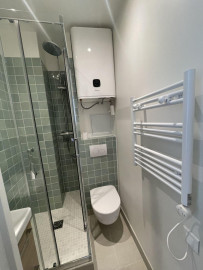 
                                                                                        Location
                                                                                         Studio 12 m² meublé refait à neuf
