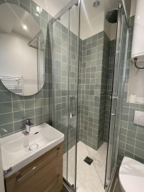 
                                                                                        Location
                                                                                         Studio 12 m² meublé refait à neuf