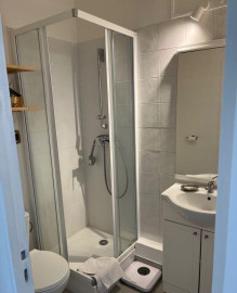 
                                                                                        Location
                                                                                         Studio 12m2 métro Pont de Neuilly