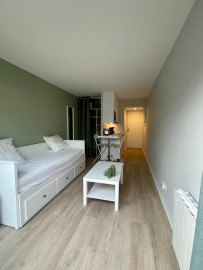 
                                                                                        Location
                                                                                         Studio 18 m2 meublé et rénové avec terrasse et parking - Saint Augustin