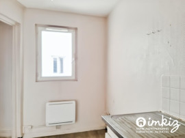 
                                                                                        Vente
                                                                                         Studio 19 m² à rénover - Belle opportunité !