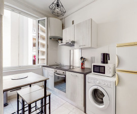 Location
Studio 20 m2 avec mezzanine proche boulevard Gorbella