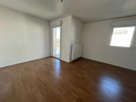 
                                                                                        Vente
                                                                                         Studio 30m2 avec balcon & parking Quartier St-Jean