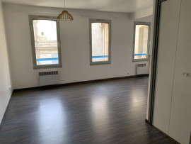 
                                                                                        Location
                                                                                         STUDIO 32 m² garage centre-ville d'Arles arènes.