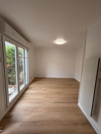 Location
Studio