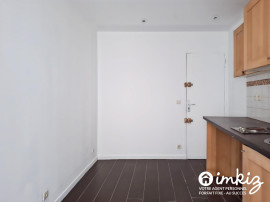 
                                                                                        Vente
                                                                                         Studio 9m2 - au pied du Sacré Cœur - DPE B