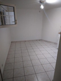 
                                                                                        Location
                                                                                         Studio à louer