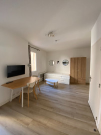 
                                                                                        Vente
                                                                                         STUDIO AVEC BALCON - PALUD 4