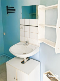 
                                                                                        Vente
                                                                                         Studio  avec balcon, parking et cave